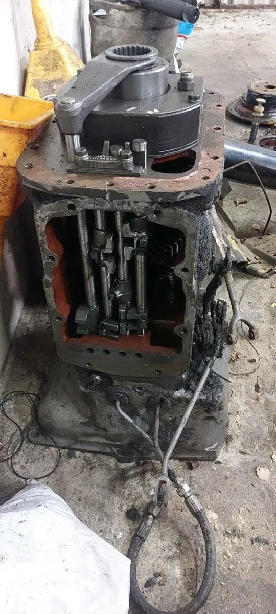Massey ferguson 550 gearbox - Image 4