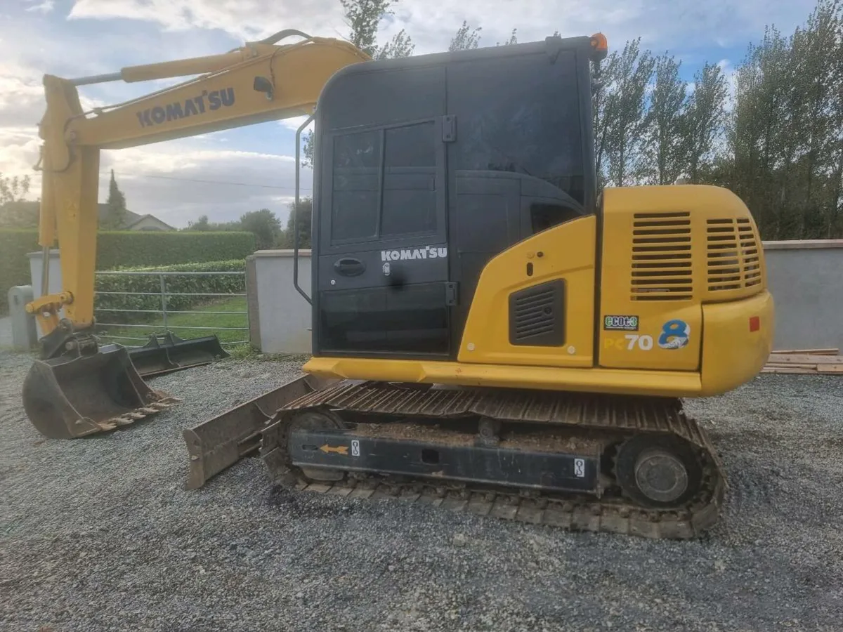Komatsu 7ton digger - Image 2