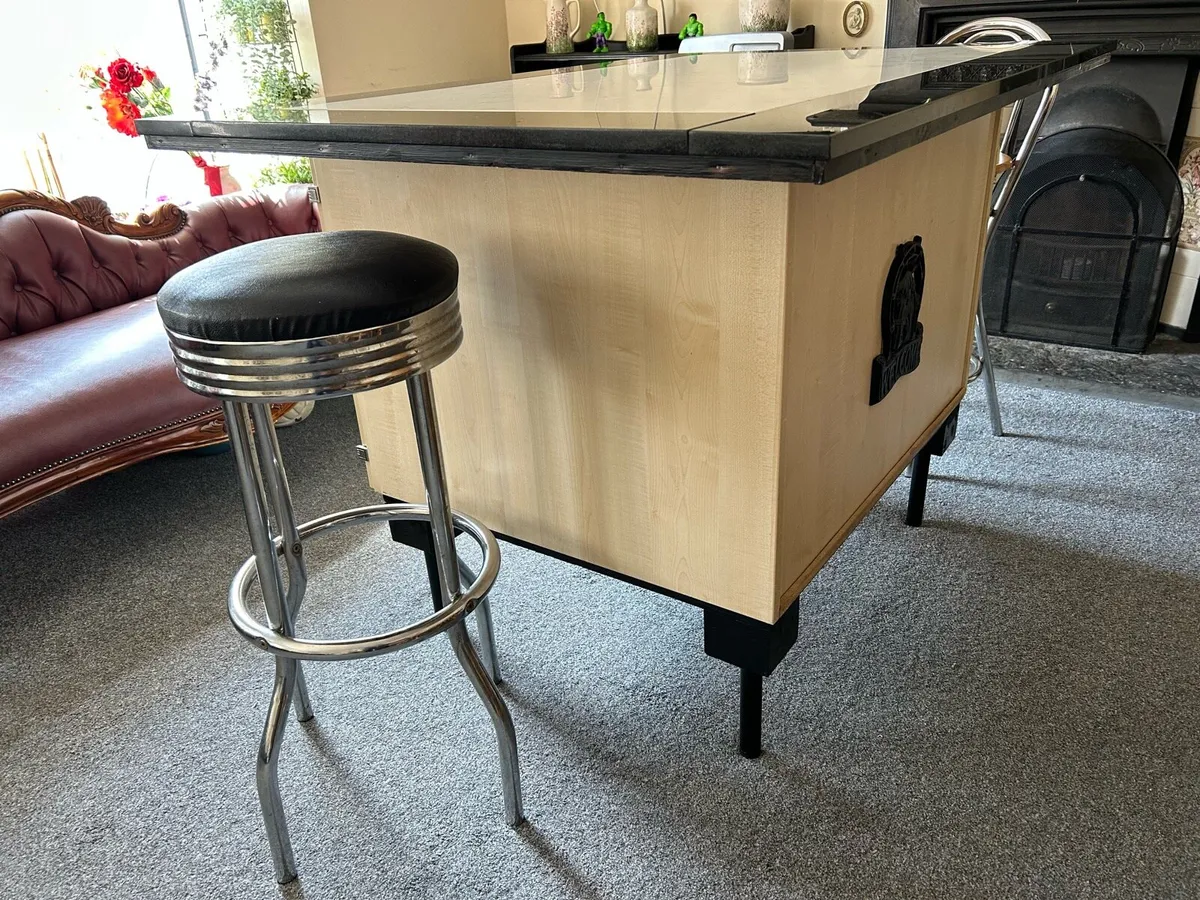 Kitchen Island - Image 3