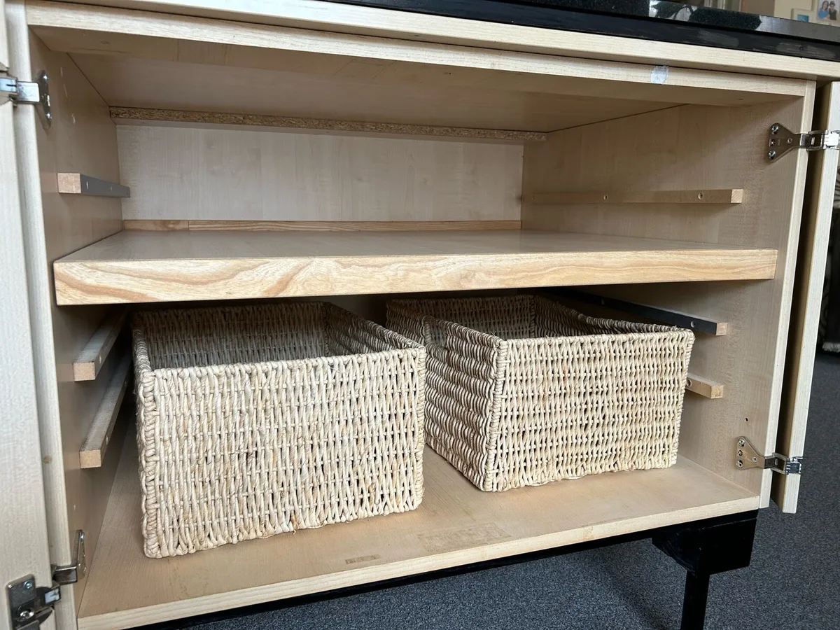 Kitchen Island - Image 4