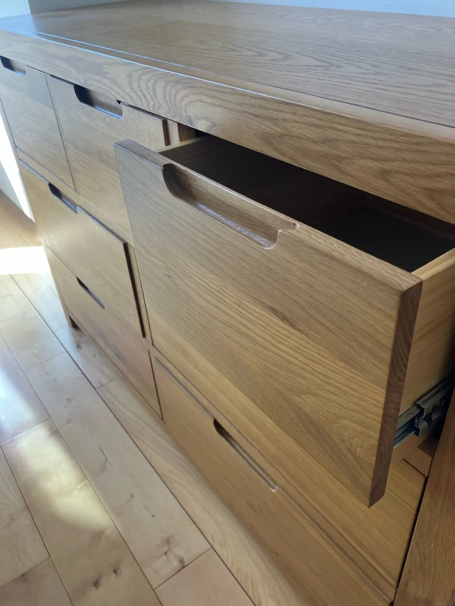 Bedroom chest of drawers & bedside lockers - Image 2