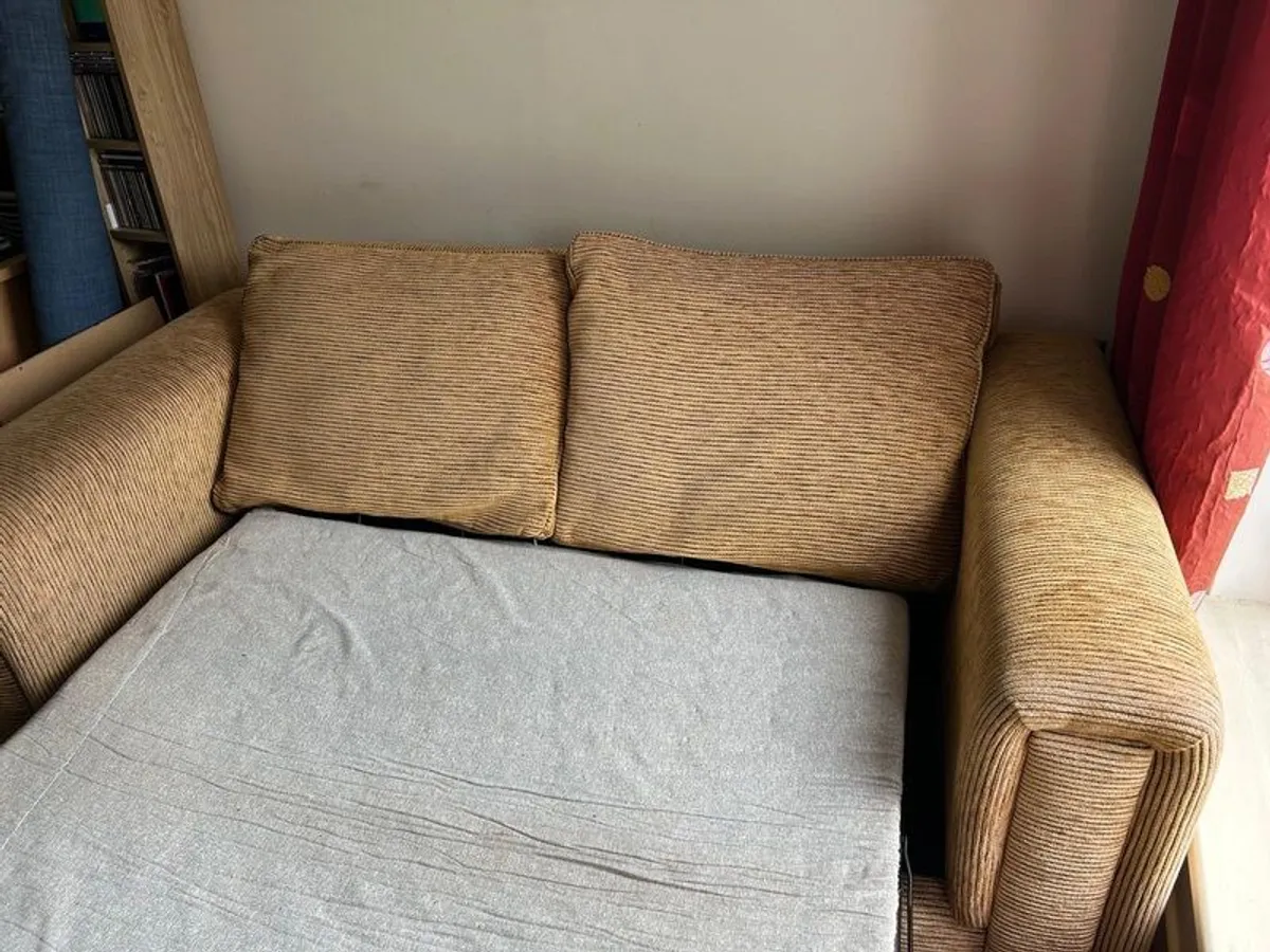 Couch - fold out bed - Image 4
