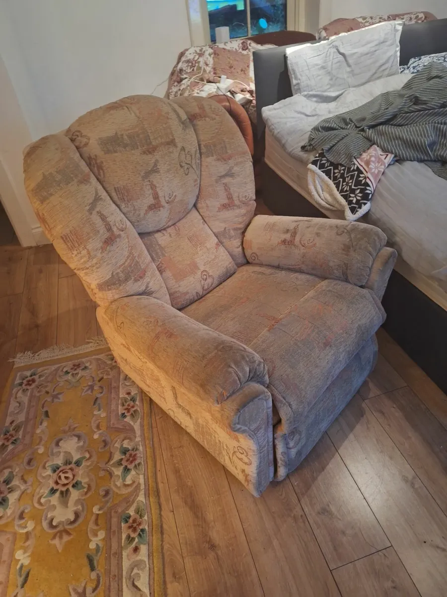 NEED GONE ASAP FREE TO AYNONE WHO CAN COLLECT - Image 1