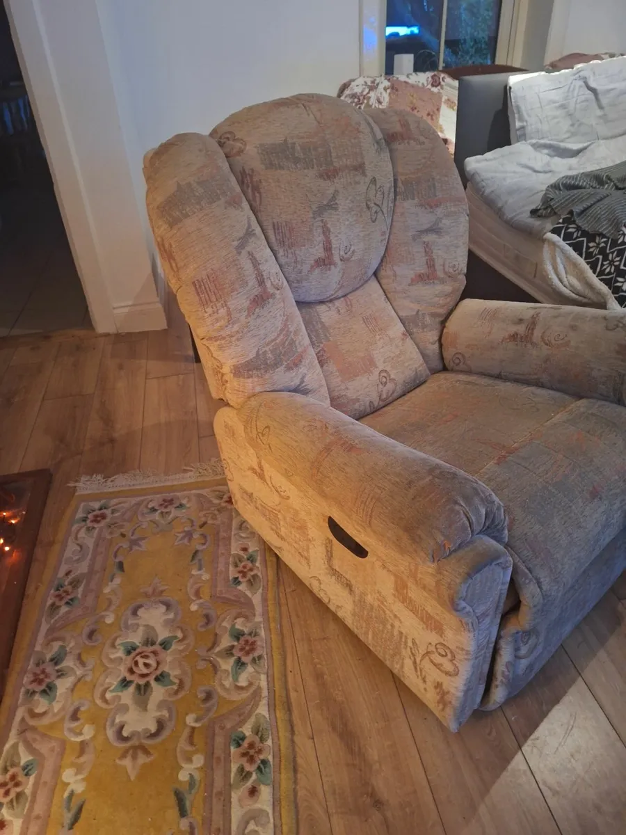 NEED GONE ASAP FREE TO AYNONE WHO CAN COLLECT - Image 2