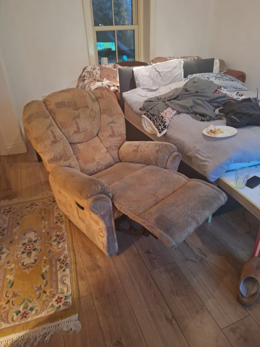 NEED GONE ASAP FREE TO AYNONE WHO CAN COLLECT - Image 3
