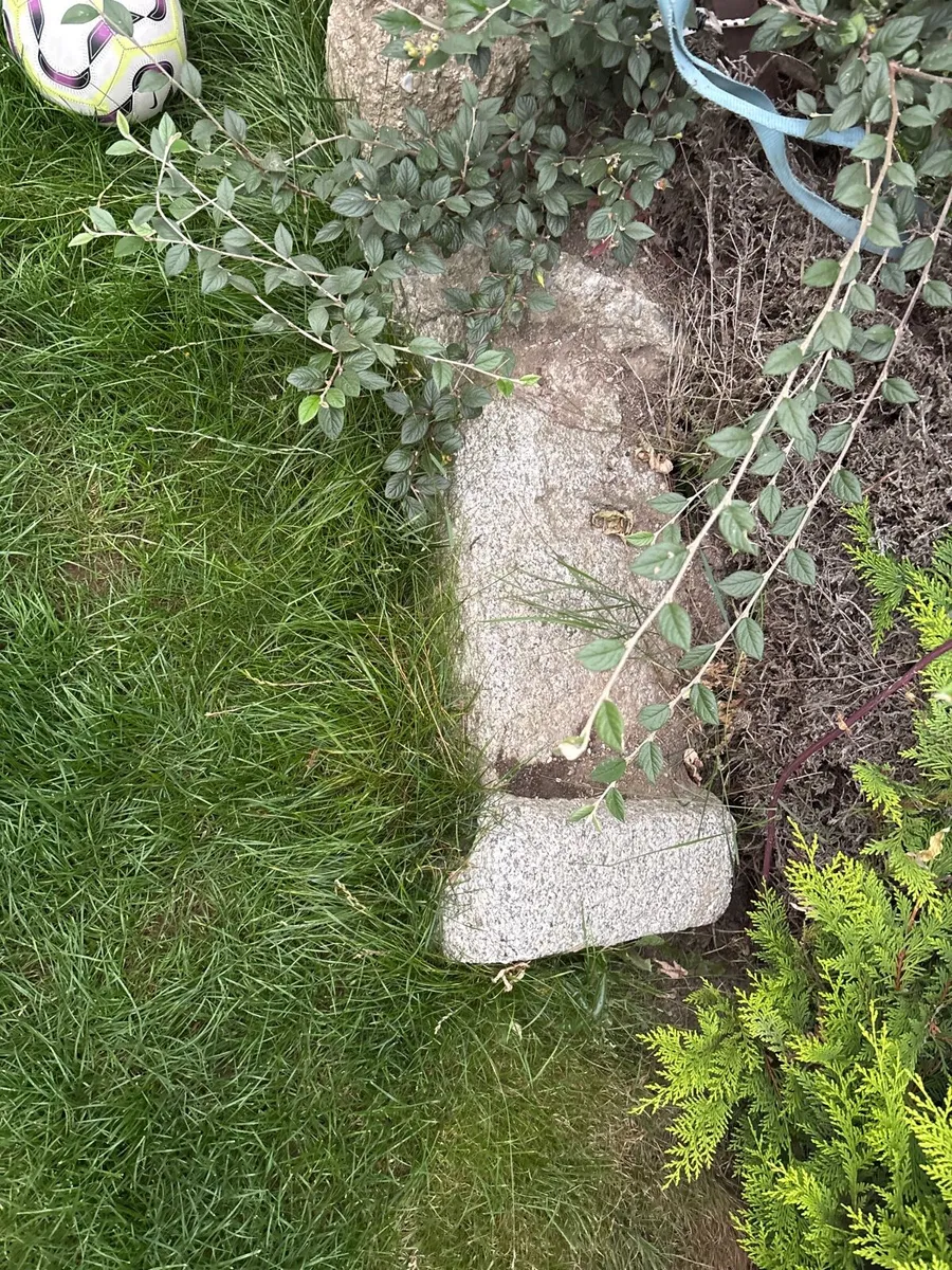 Granite type stone - Image 1