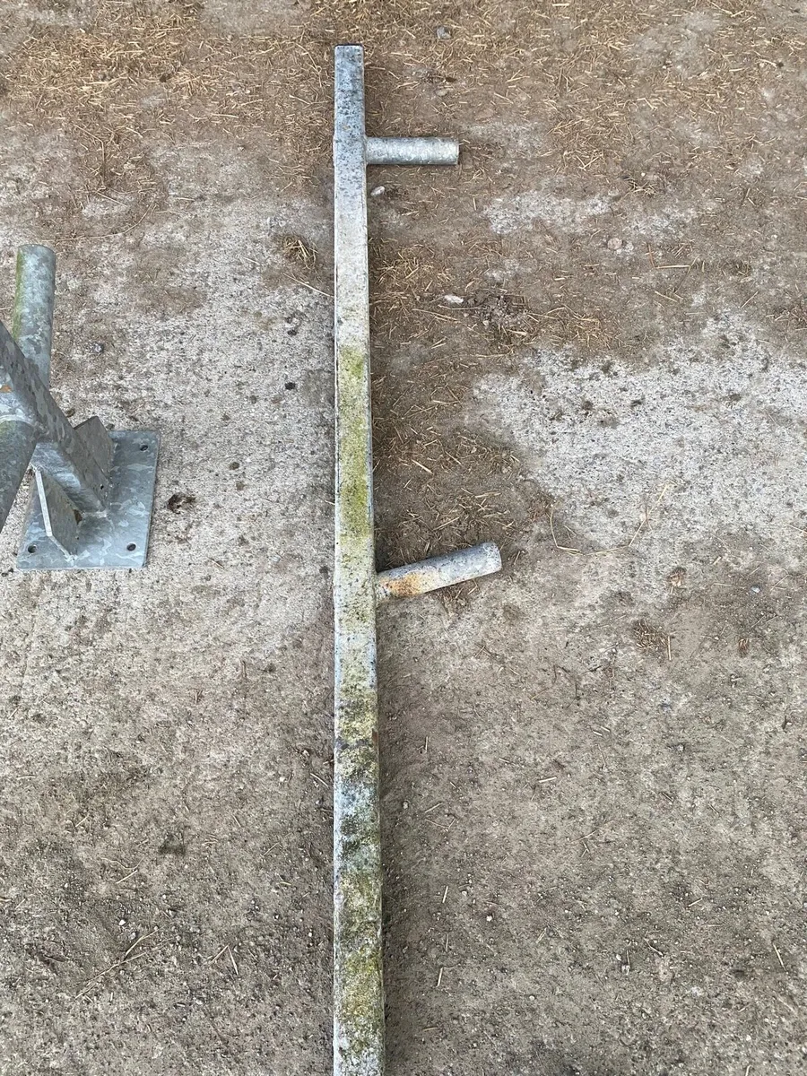 2nd hand Easyfix galvanised posts - Image 1
