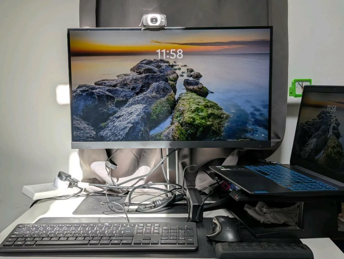 HP 27" Eye Ease Monitor