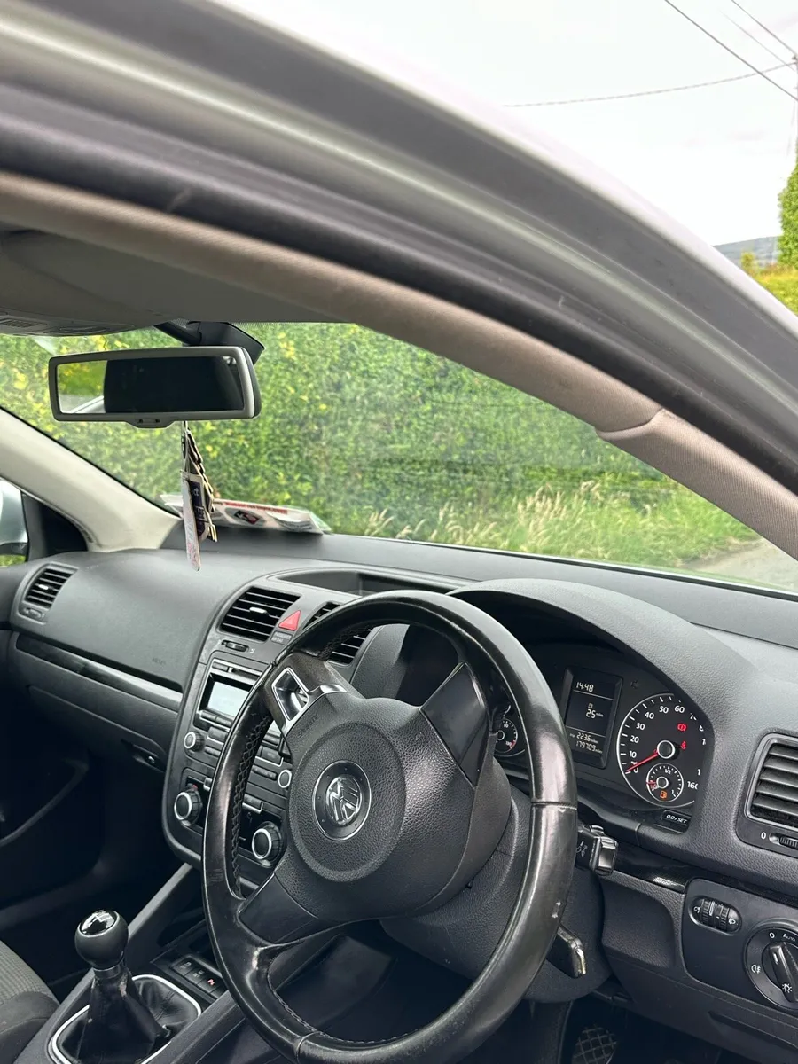 Volkswagen Jetta - Image 4