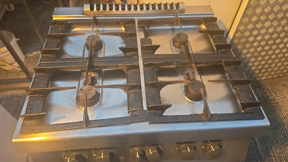4 ring commerical gas ring burner with oven - Image 3