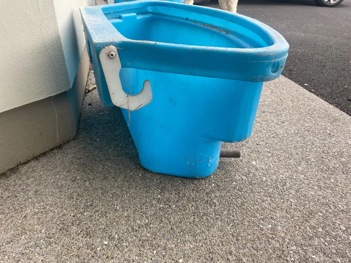 JFC Eazyflow 6 Teat Calf Feeder x3 - Image 2
