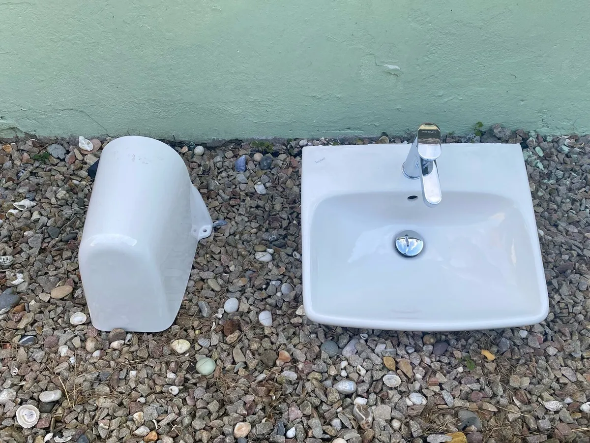 semi pedistal, basin and tap - Image 1