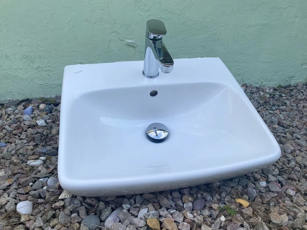 semi pedistal, basin and tap - Image 2