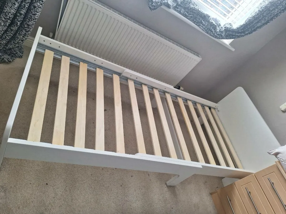 Child's extendable bed