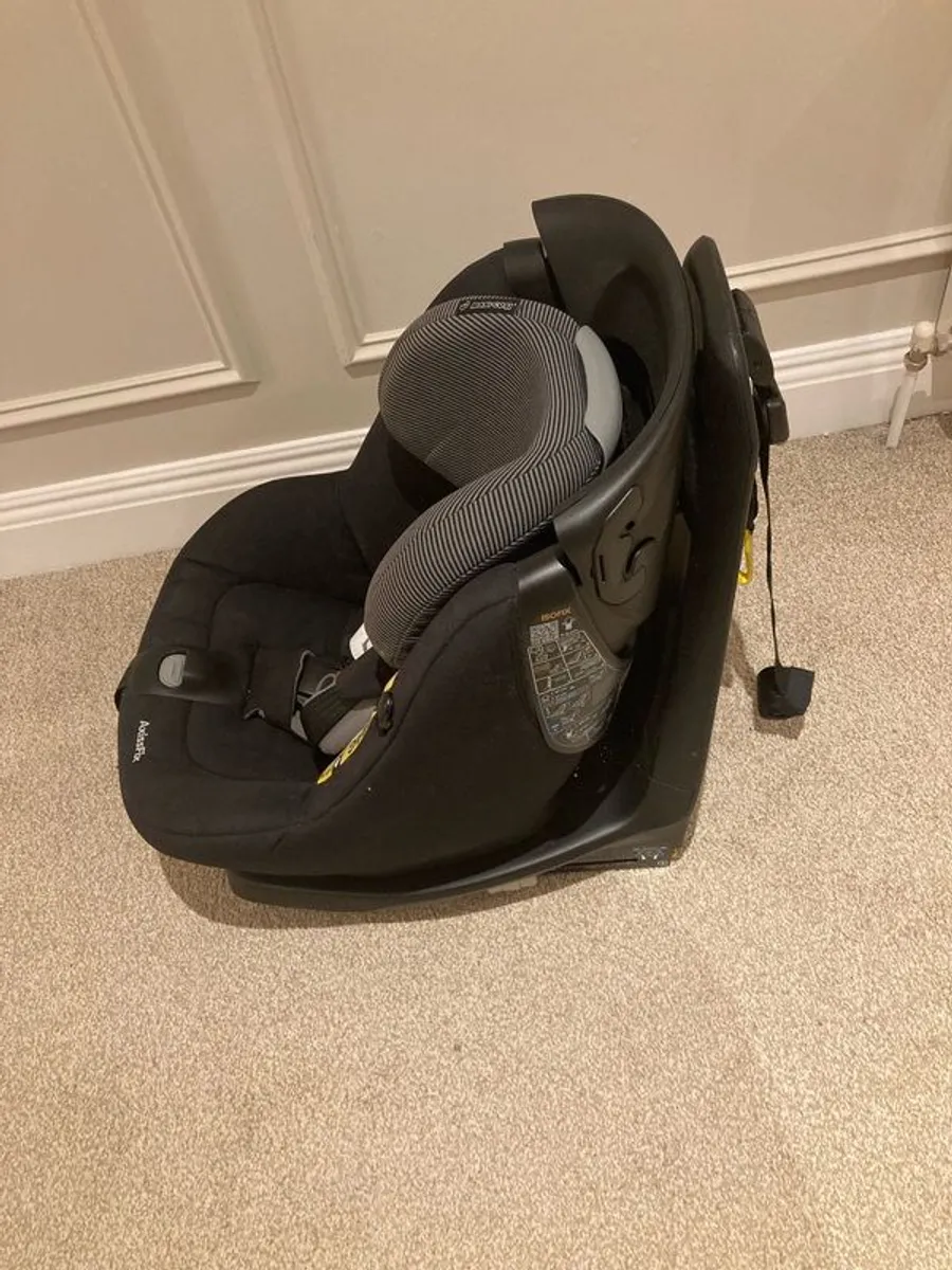 Maxi Cosi Car Seat - Image 1