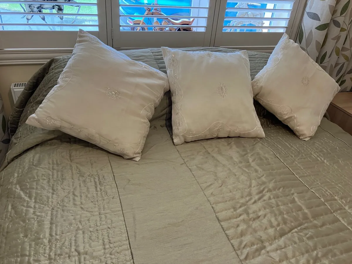 Set of 3 Lovely Cream Sequin Cushions - €10 - Image 1
