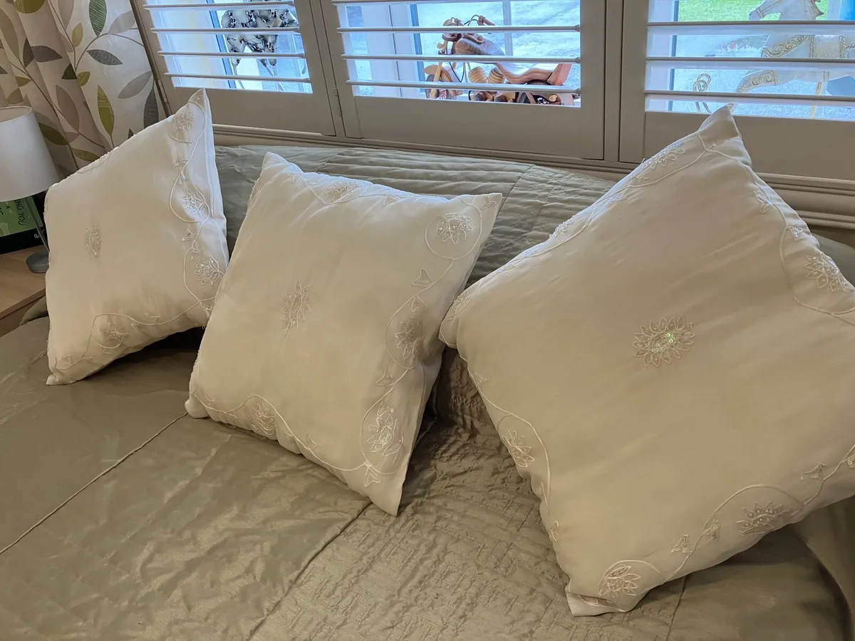 Set of 3 Lovely Cream Sequin Cushions - €10 - Image 4
