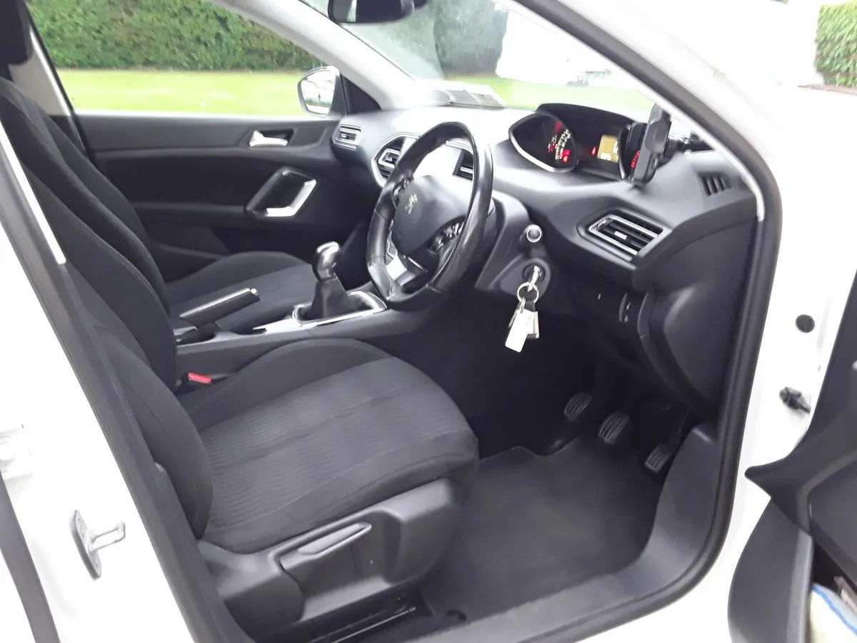 Peugeot 308 2014 - Image 2