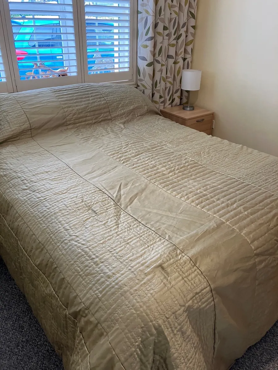 King Size Bedspread - Sage Green - €30 - Image 3