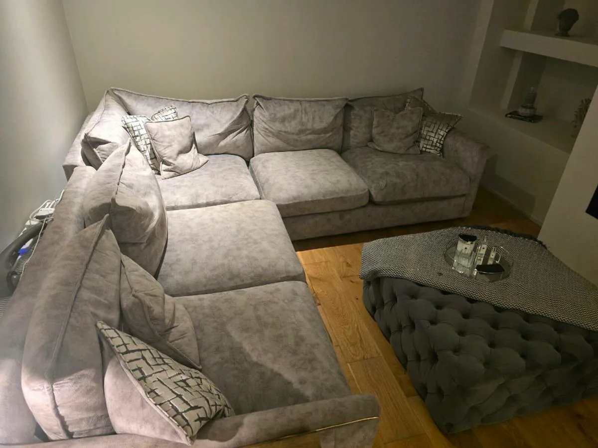 Couch - Image 2