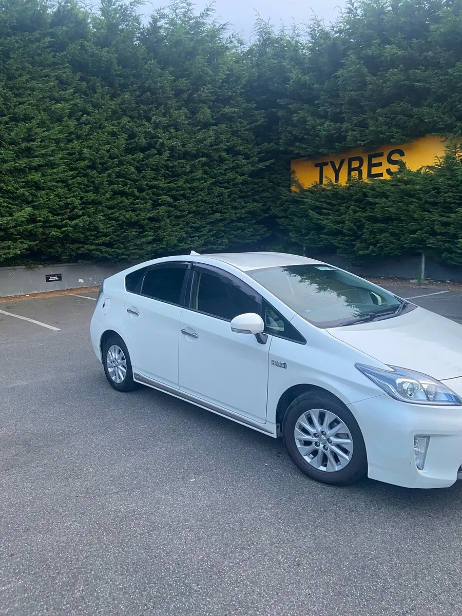 Toyota Prius Plug-in Hybrid - Image 2
