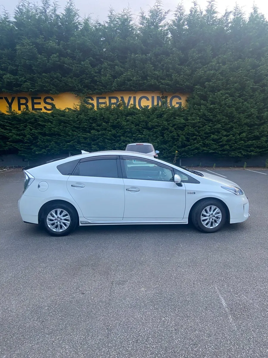 Toyota Prius Plug-in Hybrid - Image 3