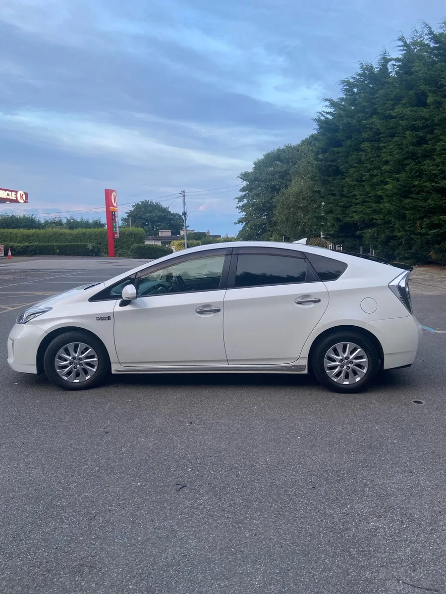 Toyota Prius Plug-in Hybrid - Image 4