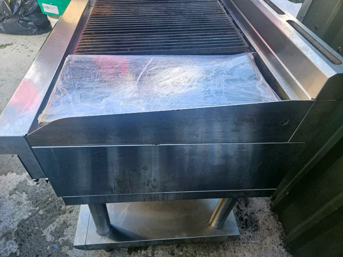 blue seal grill, double friers, run on plg gas - Image 3