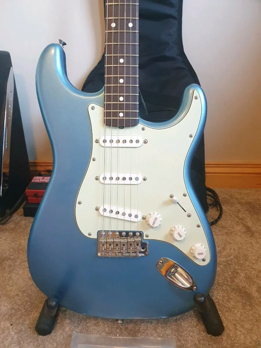 Fender vintera ii 60s stratocaster nitro road worn - Image 2