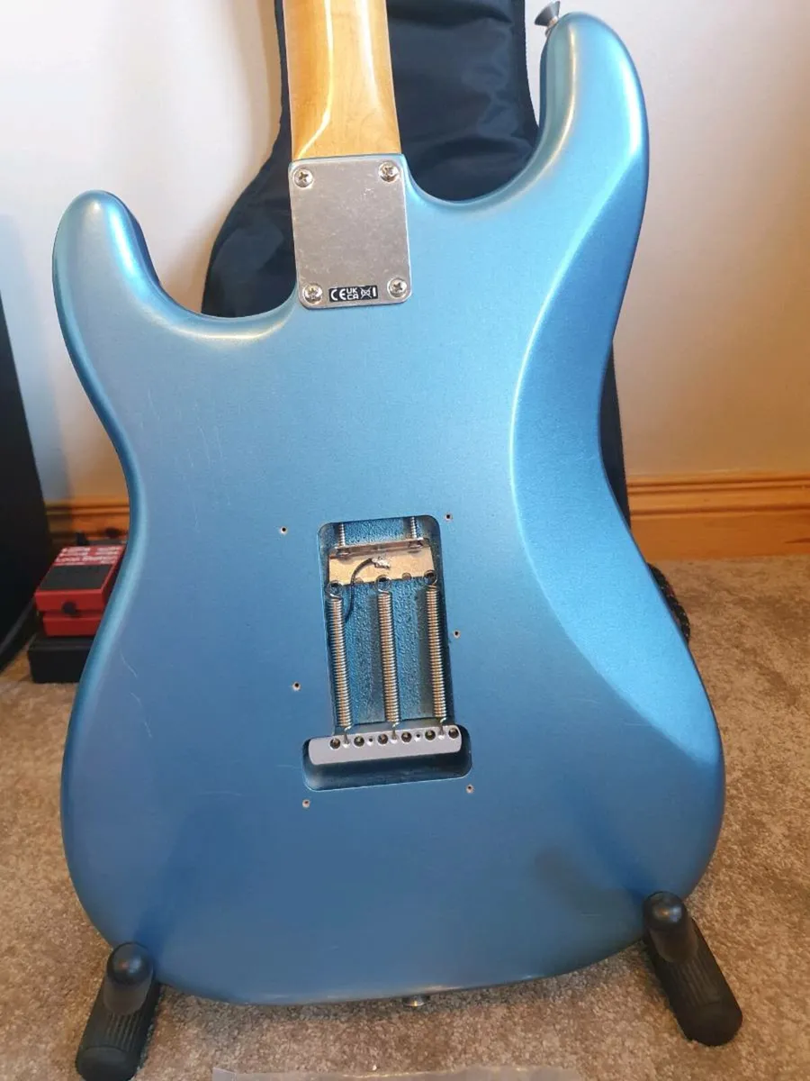 Fender vintera ii 60s stratocaster nitro road worn - Image 3