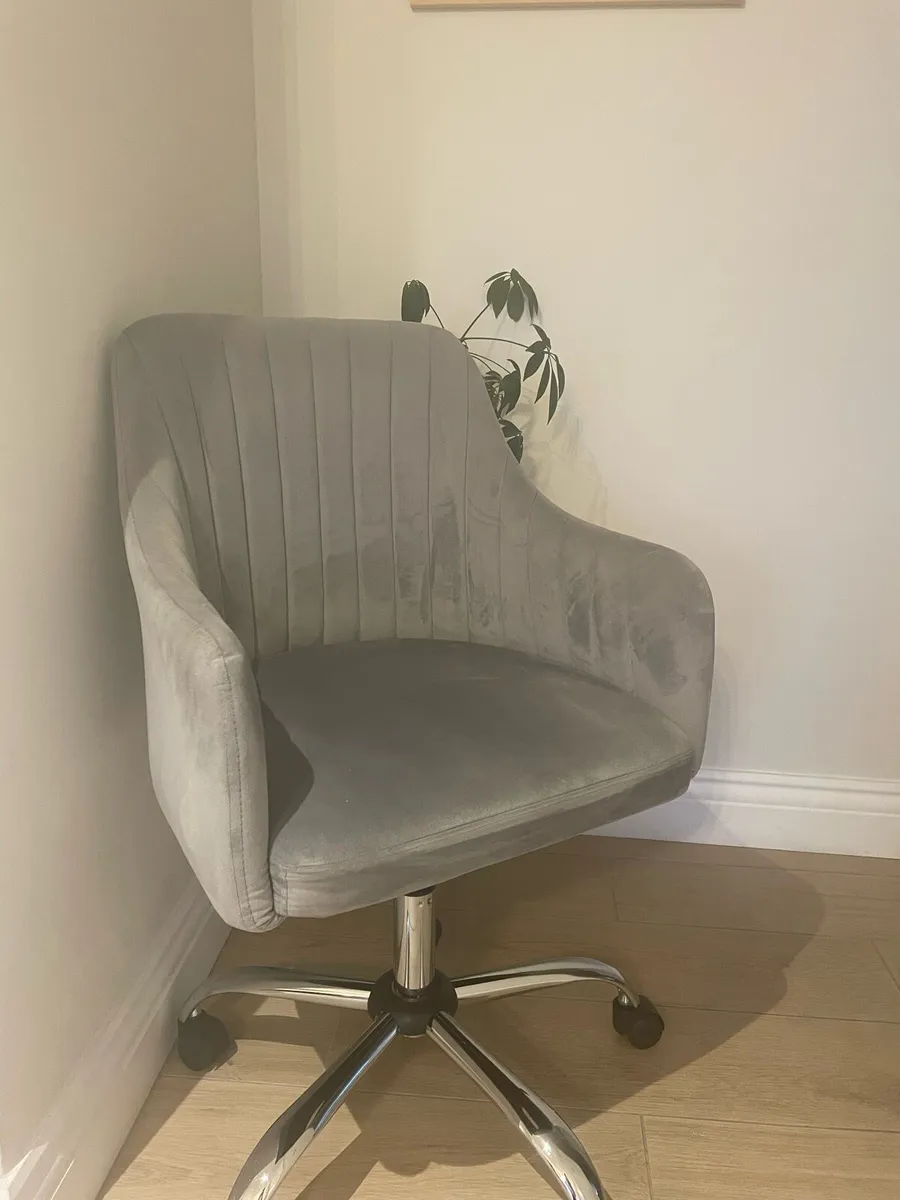 Office Chair - Image 1