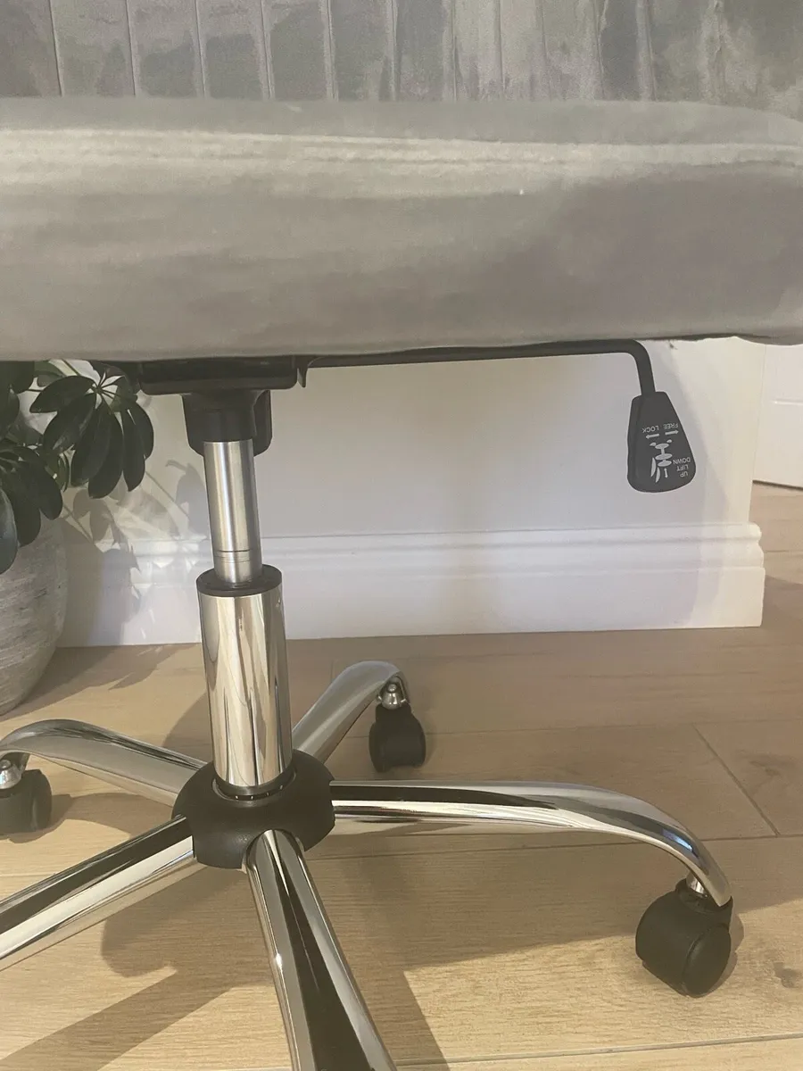 Office Chair - Image 4