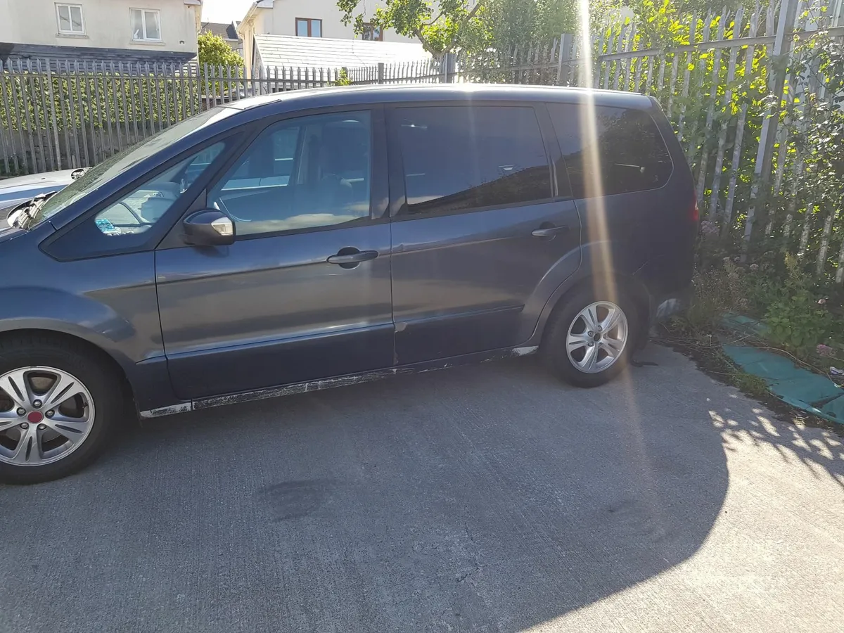 Ford Galaxy 2010 - Image 2