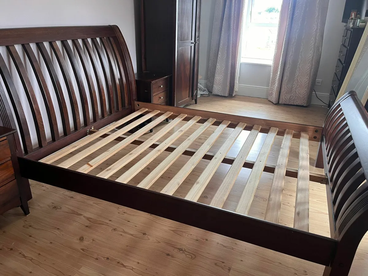 Kimg Size Slipper Bed - Image 1