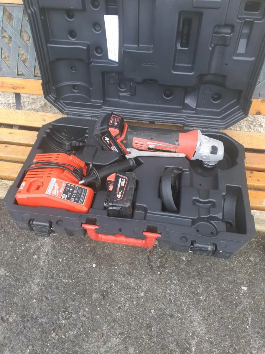Milwaukee angle grinder as new 2 batteries an char - Image 2