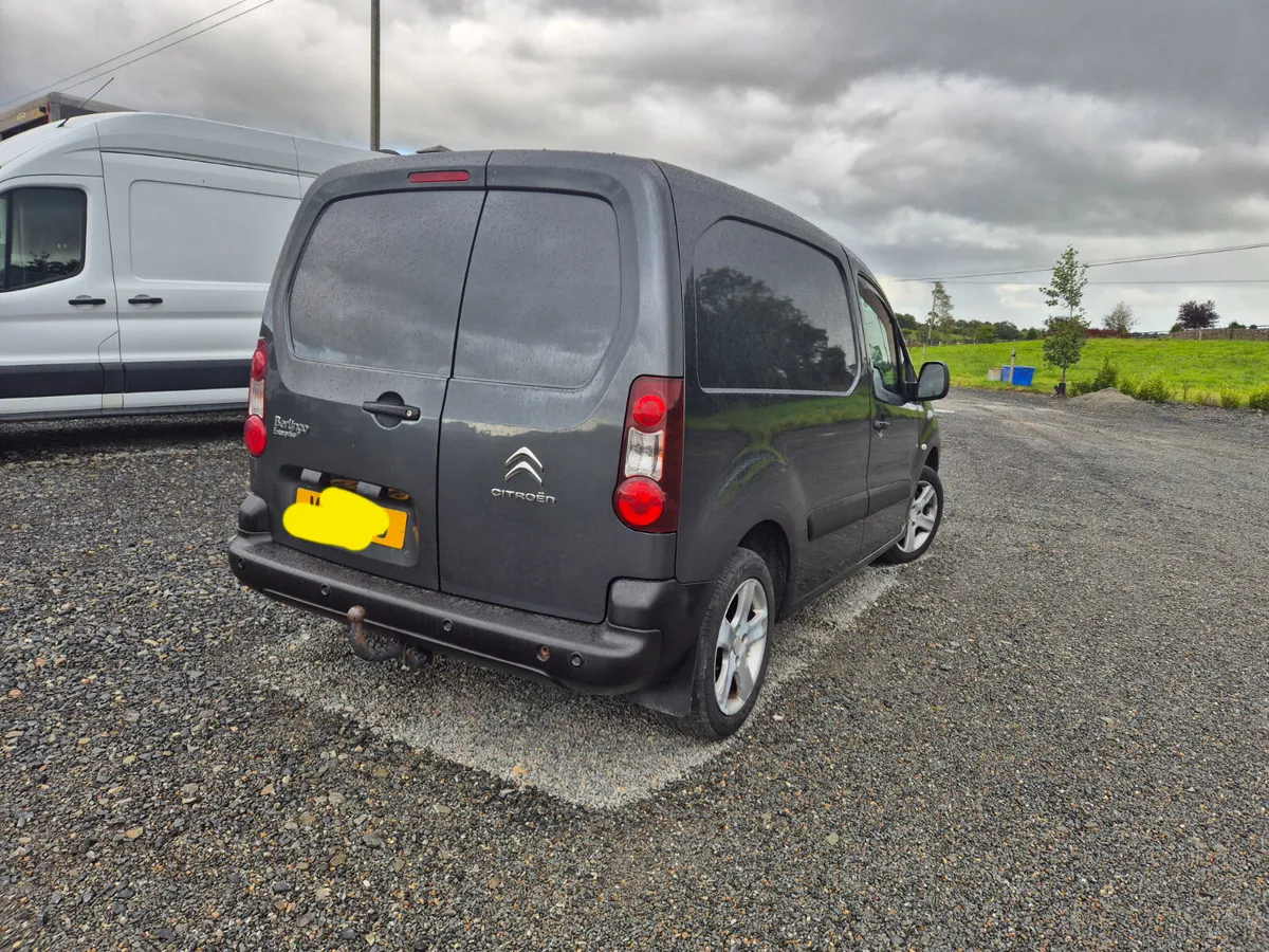 Van - Image 4