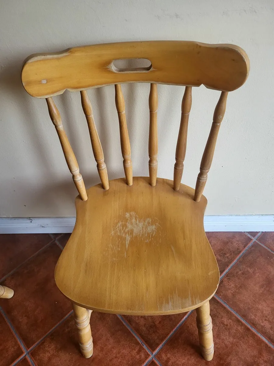 Kithen table and 4 chairs - Image 2