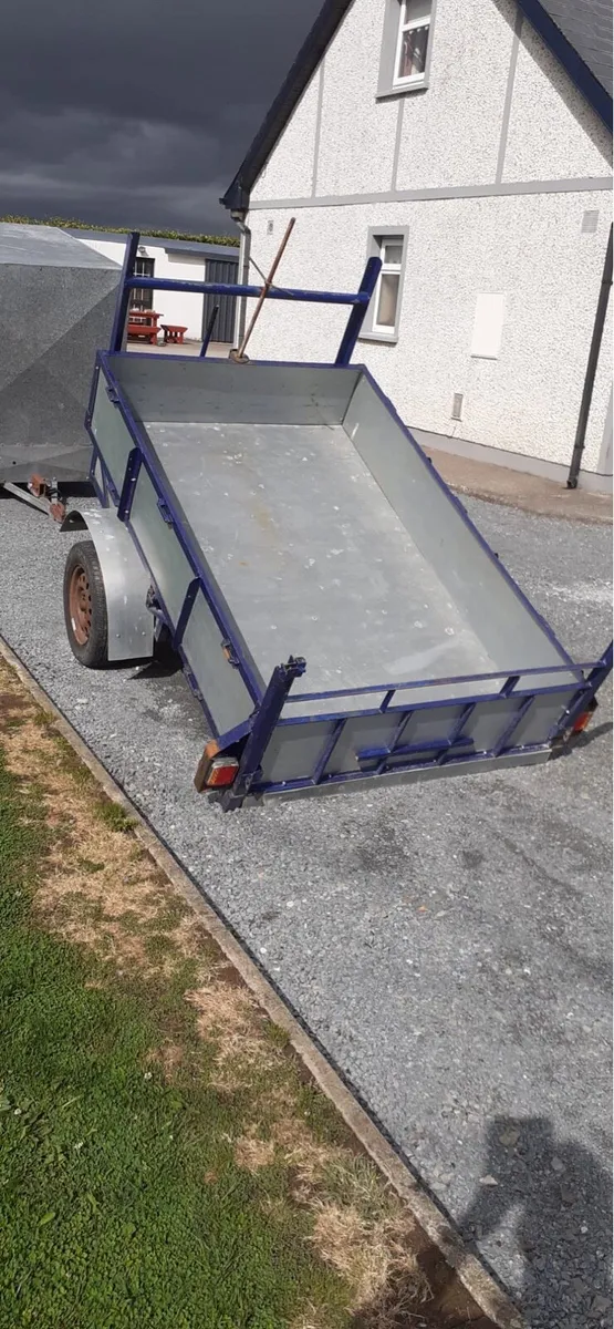 Trailer - Image 1