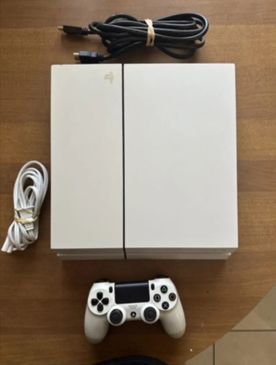 PS4 White