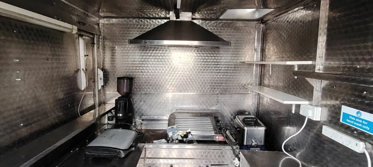 Food trailer - Image 1