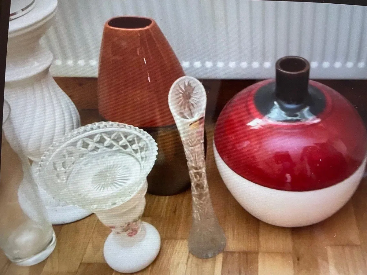 Crystal vases and pottery - Image 1