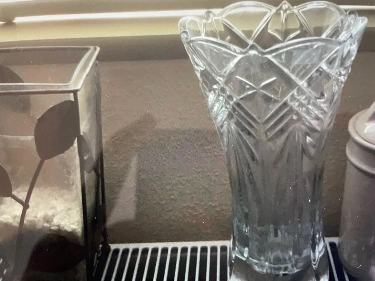 Crystal vases and pottery - Image 4