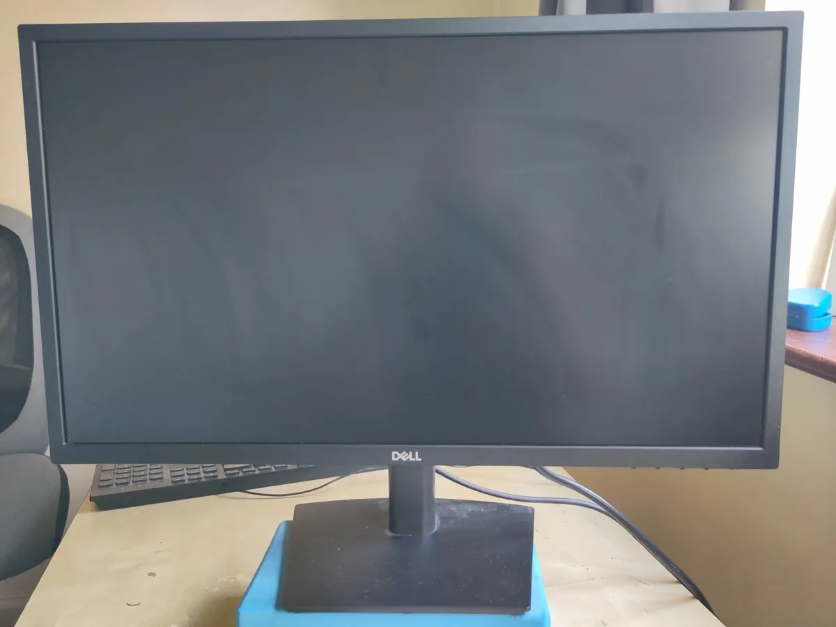 Monitor /Screen, Dell 24 Inch, HDMI cable incl. - Image 2