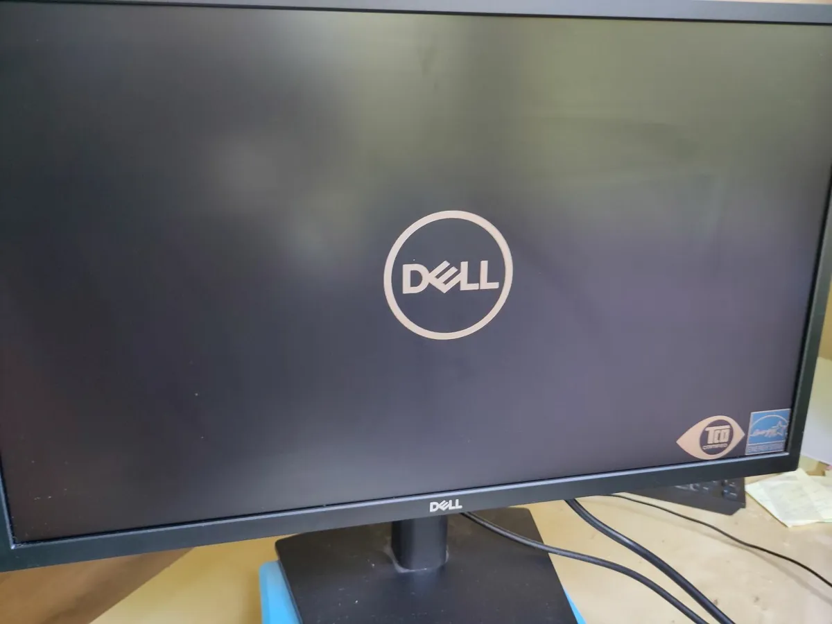 Monitor /Screen, Dell 24 Inch, HDMI cable incl. - Image 1