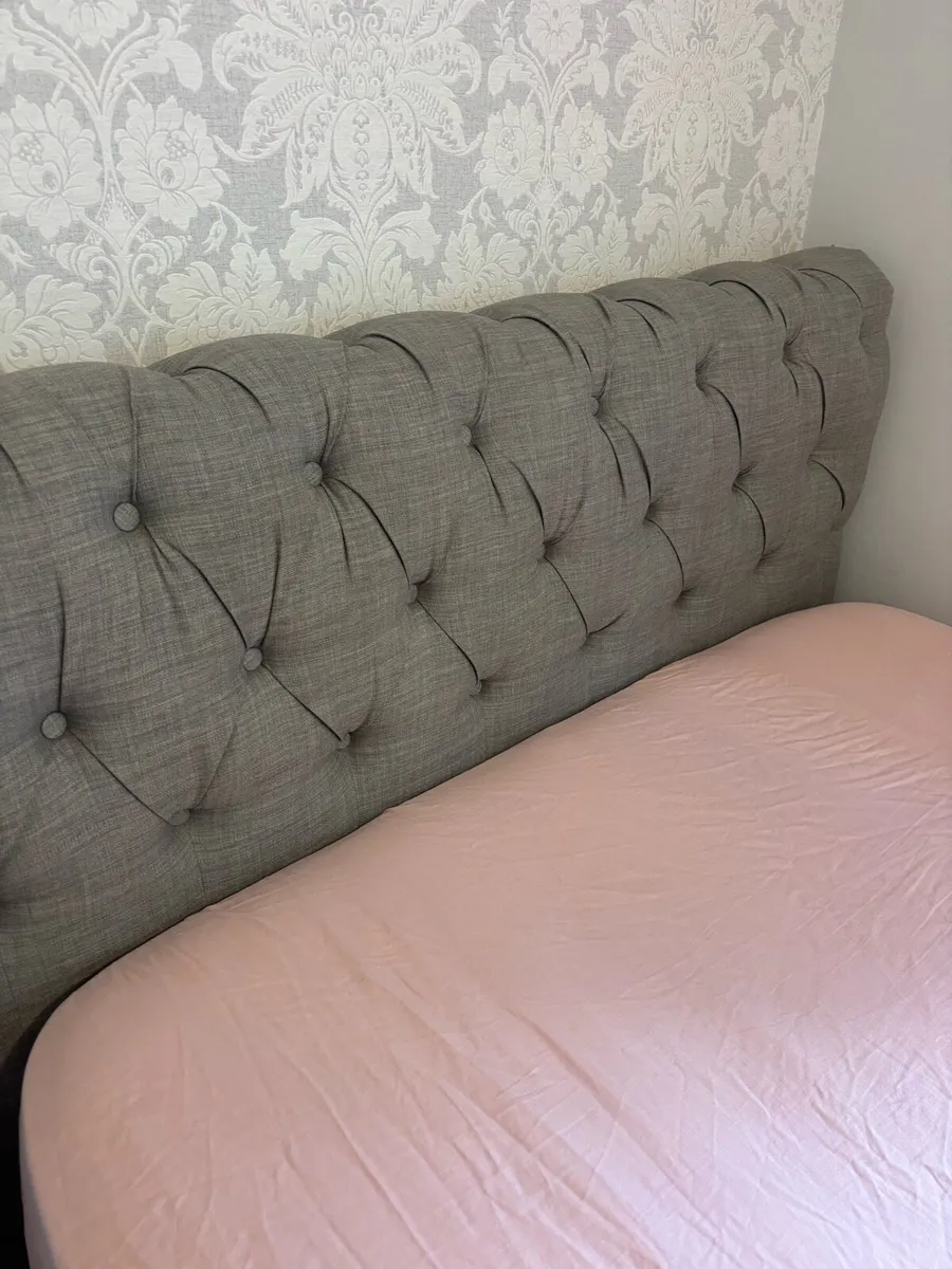 Chesterfield Sleigh Bed (double) - Image 3