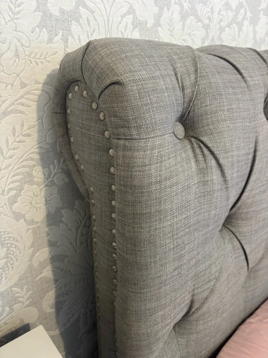 Chesterfield Sleigh Bed (double) - Image 4