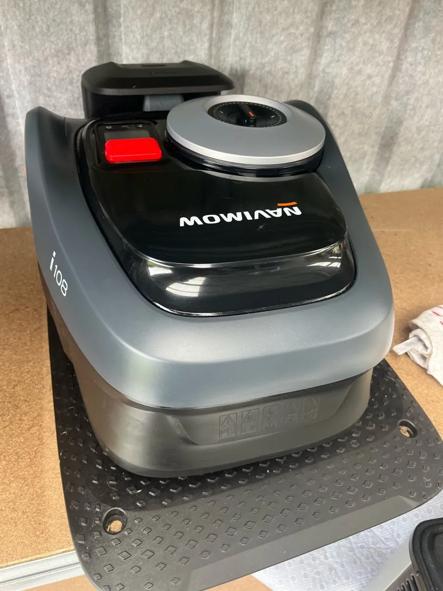 Segway robot mower i108E - Image 1