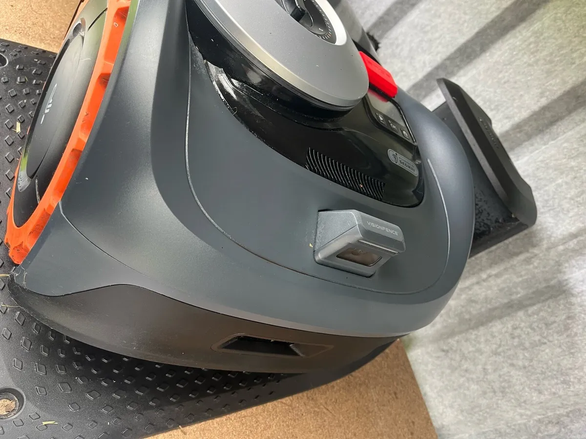 Segway robot mower i108E - Image 4