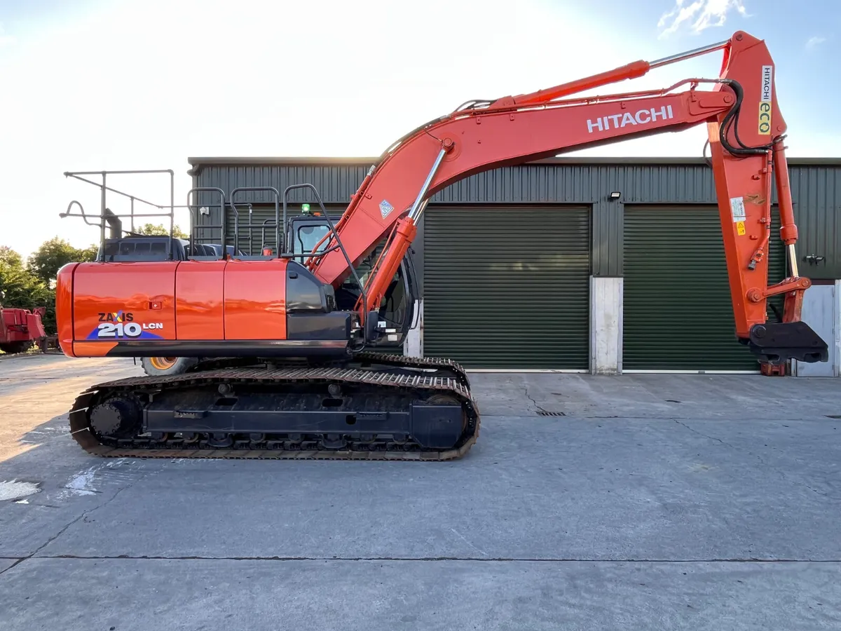 HITACHI ZX210-6 - Image 2