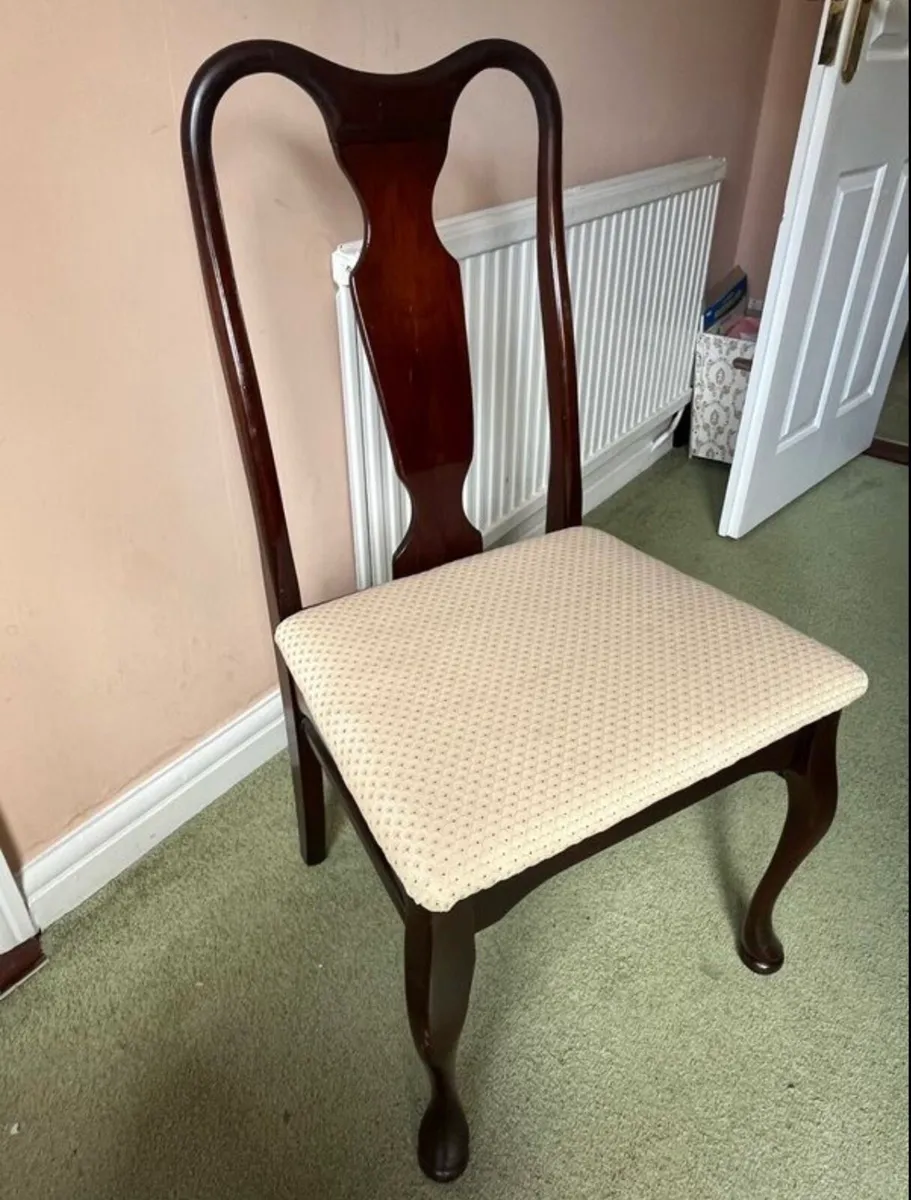 Mahogany extendable dinning table & 6 chairs - Image 3